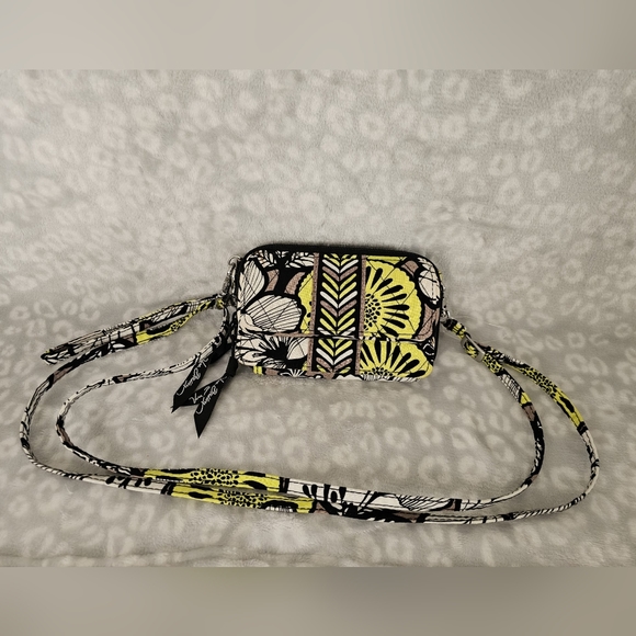 Vera Bradley Handbags - 🦋Vera Bradley Crossbody/Wristlet, Convertible